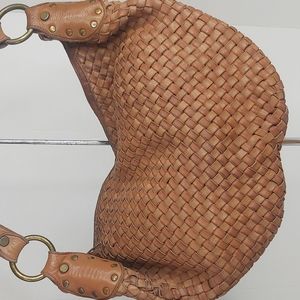 FOSSEL BROWN LEATHER HOBO HANDBAG.